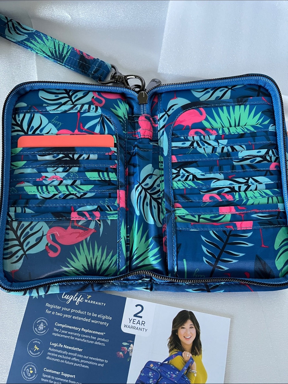 LUG - ** NWOT ** - Legacy Collection Tandem SE RFID Wallet in Flamingo Blue - Picture 5 of 7